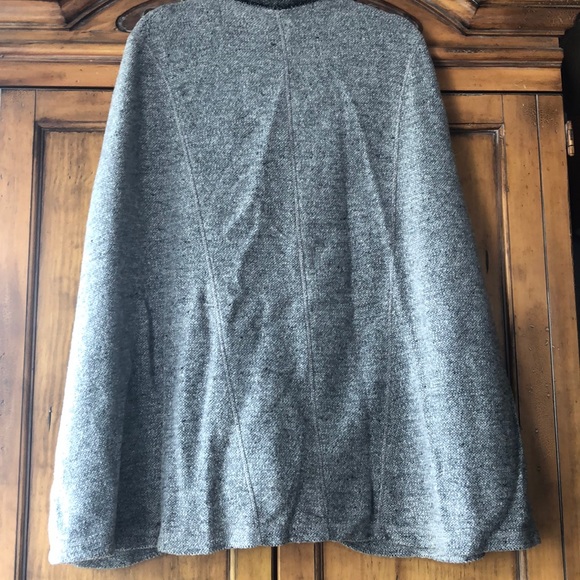 194t Gray Poncho from Fred Segal Boutique - Picture 8 of 11